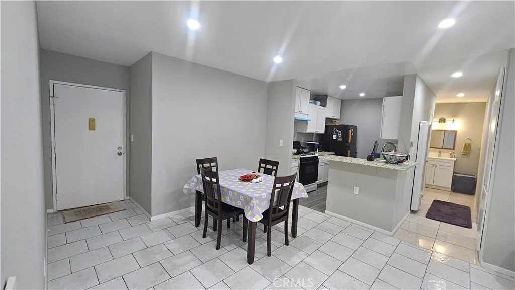 17900 Sherman Way 226, Reseda, California 91335 home-pic-1